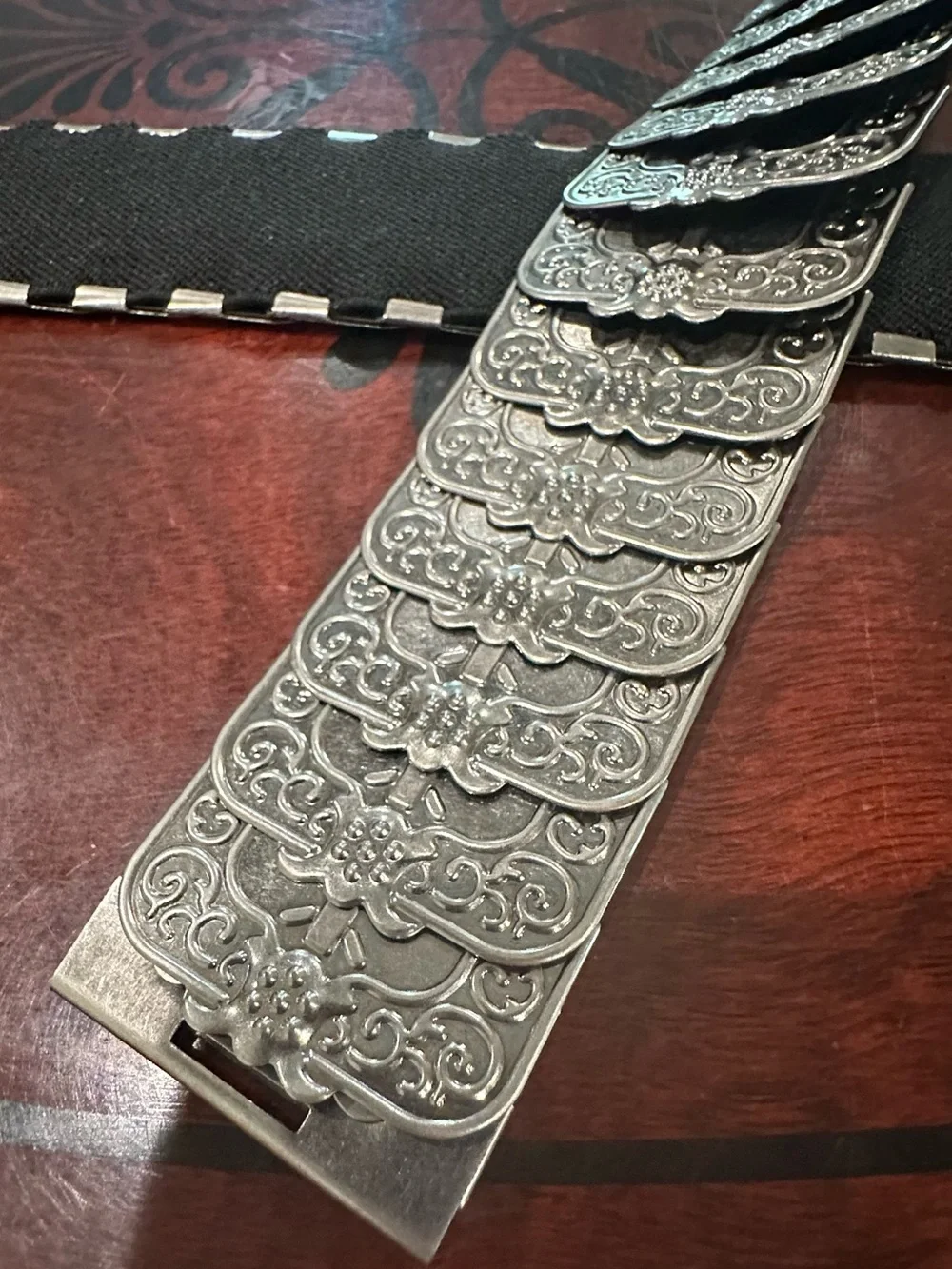Gorgeous!♥️ Ladies Buckle Metal Plate Swirl Design Belt fits 37” to 46” XL ♥️